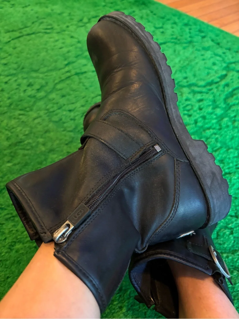 UGG Girls Black Leather Zip Boots Fits Women’s 6.5